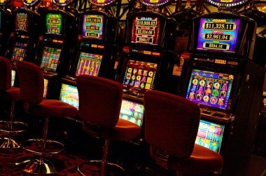 Fortune Ox slot game interface on mako slot showing reels and paytable